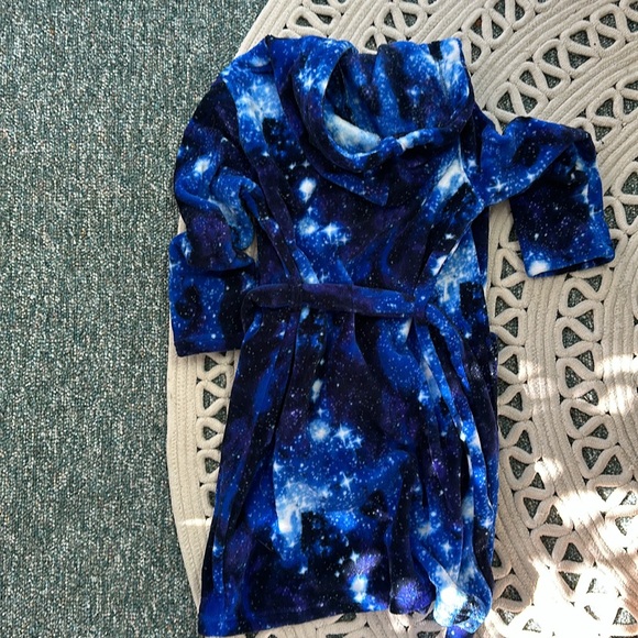 Lands’ End Plush Galaxy Robe - Picture 6 of 6